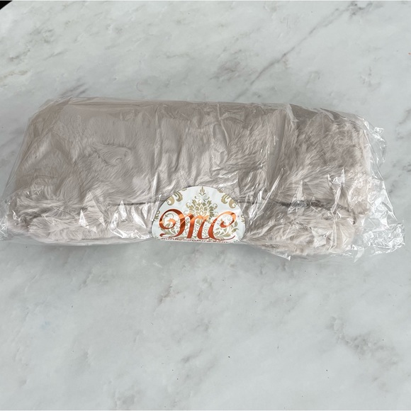 🎉SALE🎉Minky Couture Scarf - Picture 4 of 9